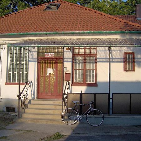 Ifi Hostel Pecs Bagian luar foto